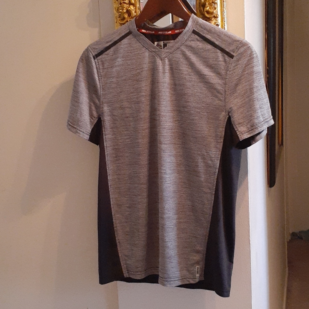 Men's polyester work out shirt. .
